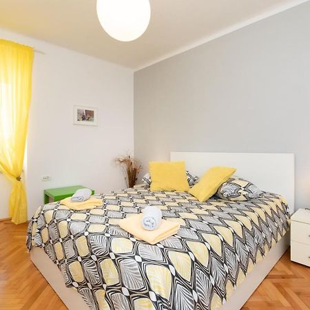 Apartment Portapisana Just 50M From The Beach Krk Town Esterno foto