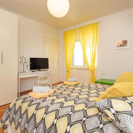 Apartment Portapisana Just 50M From The Beach Krk Town Esterno foto