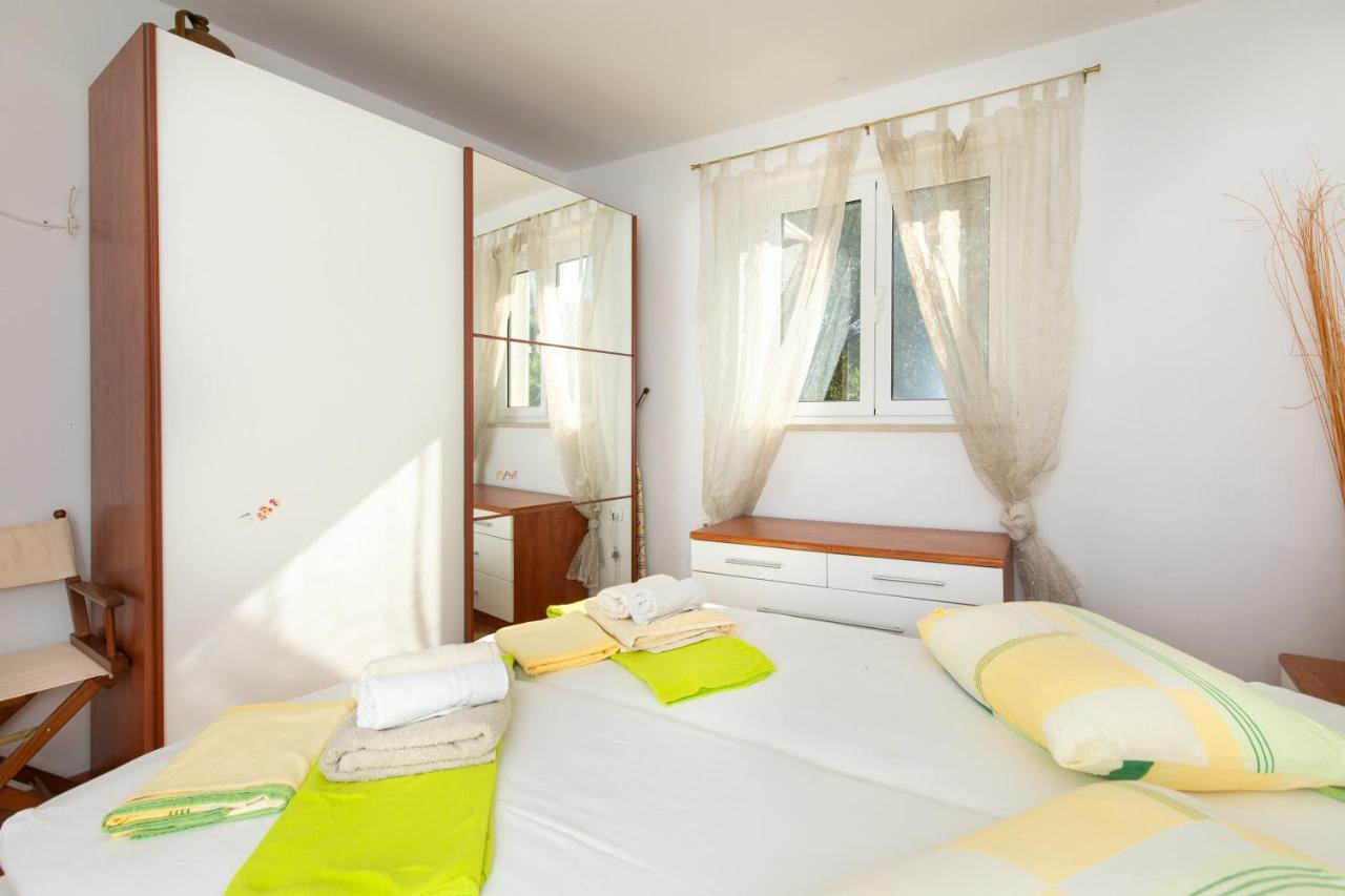 Apartment Portapisana Just 50M From The Beach Krk Town Esterno foto
