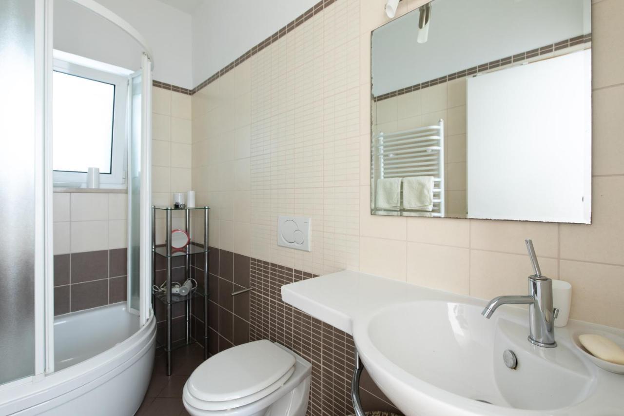 Apartment Portapisana Just 50M From The Beach Krk Town Esterno foto