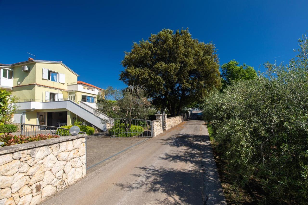 Apartment Portapisana Just 50M From The Beach Krk Town Esterno foto