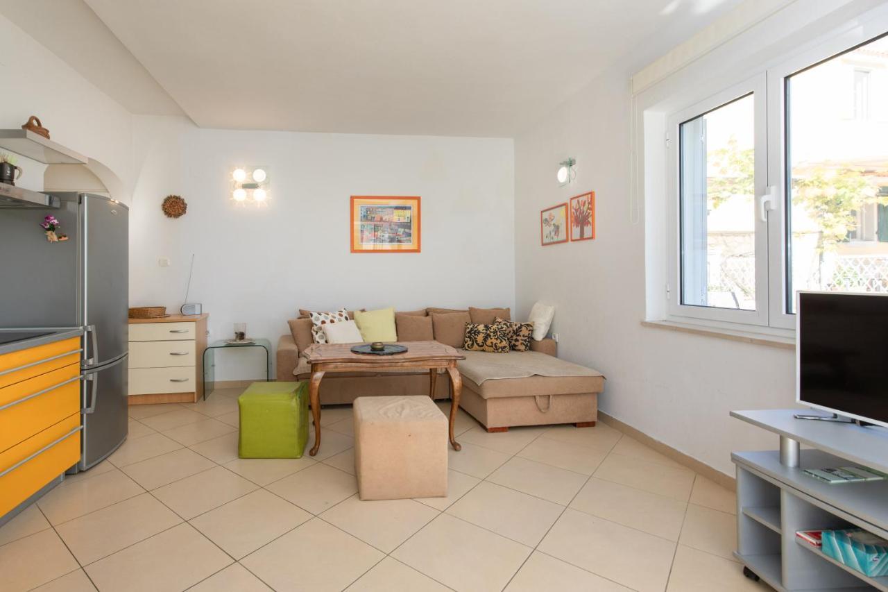 Apartment Portapisana Just 50M From The Beach Krk Town Esterno foto